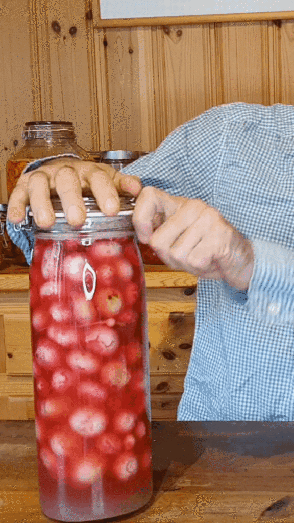 Vorsichtiges Öffnen eines aktiven Fermentationsglases